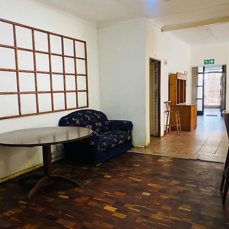 Rosebank Hostel Johannesburg Eksteriør billede