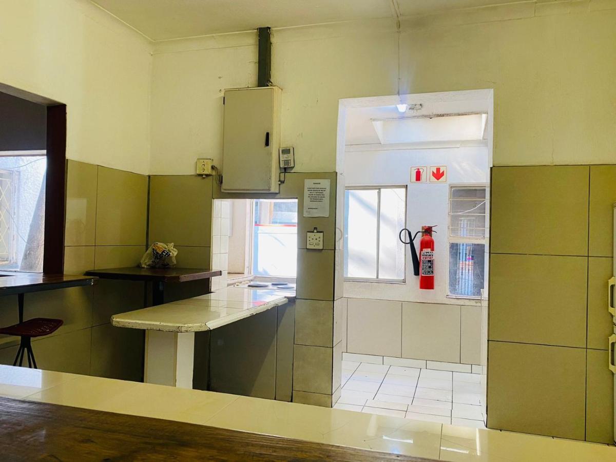 Rosebank Hostel Johannesburg Eksteriør billede