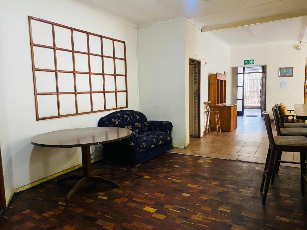 Rosebank Hostel Johannesburg Eksteriør billede