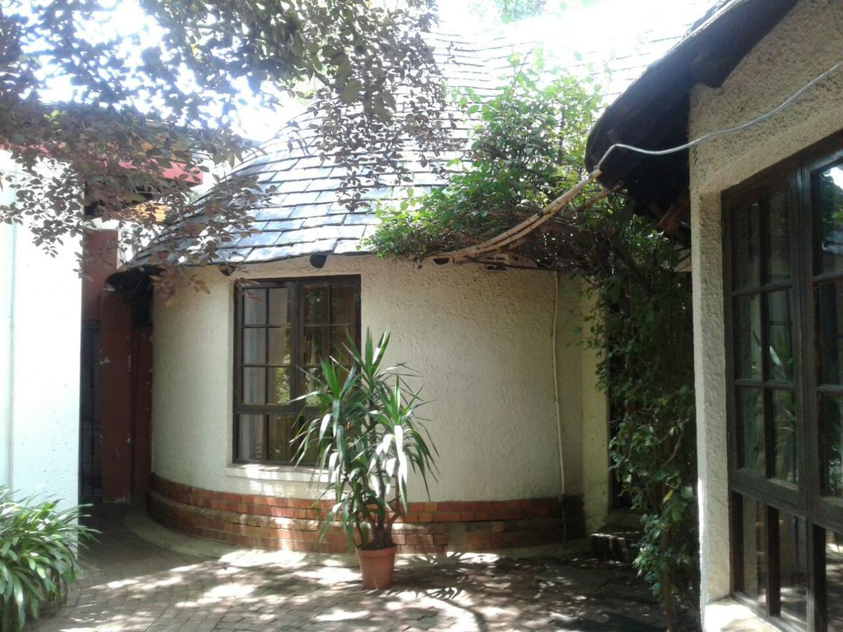 Rosebank Hostel Johannesburg Eksteriør billede